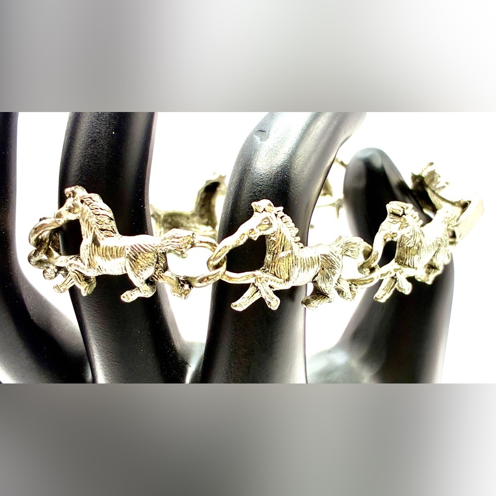 Vintage Running/Galloping Horse in Silver Tone Bracelet Equine/Equestrian 7.5”